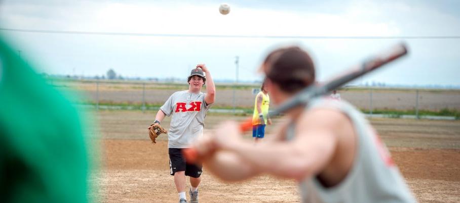 softball-intramurals-2015-3